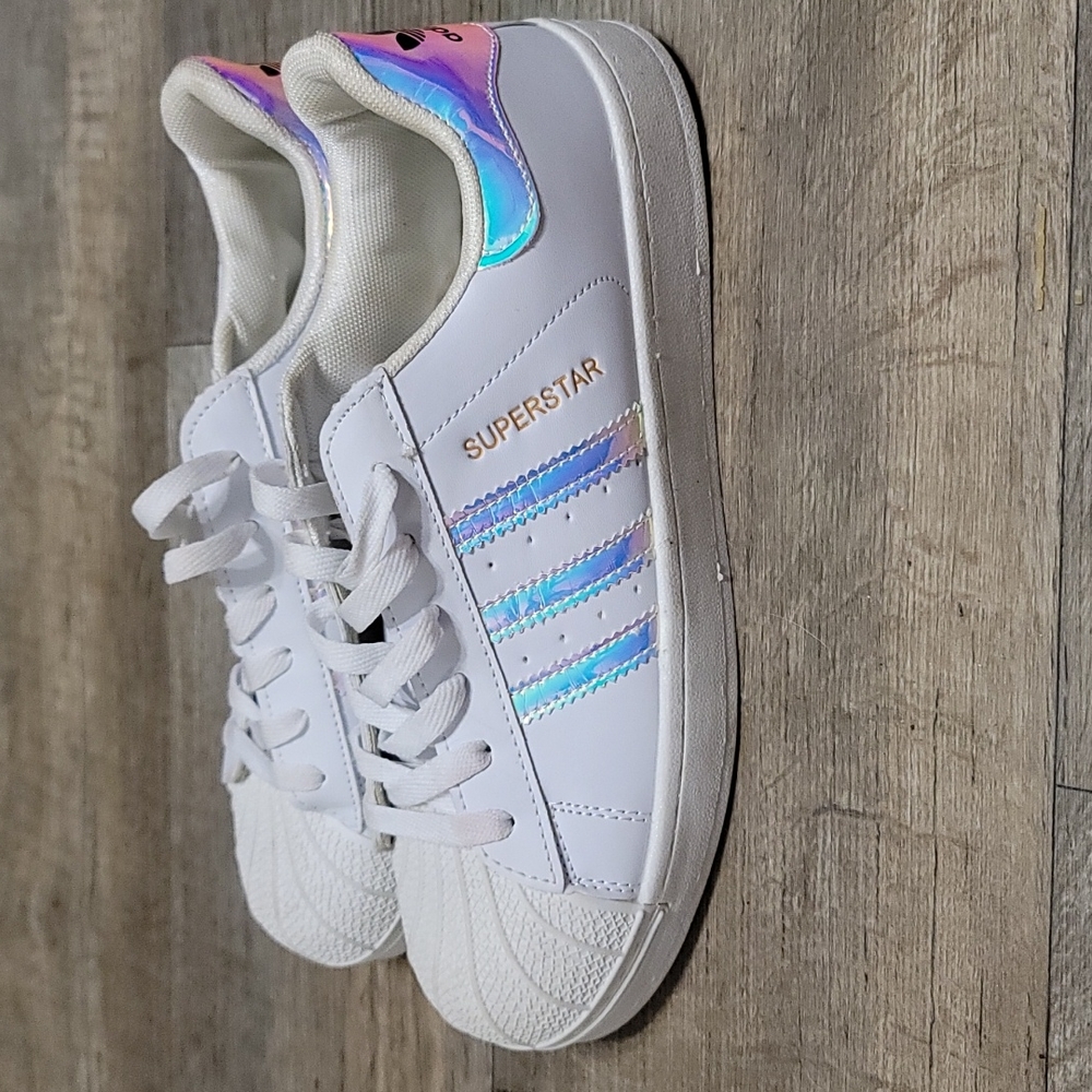 adidas Womens Low To Lace Up Sneakers White Size 9.5 fit big.